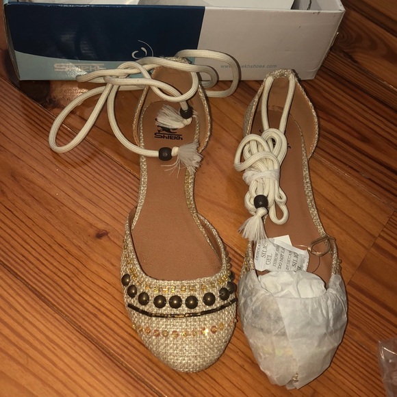 SKIEKH Beautiful ankle tie shoes - Picture 1 of 7